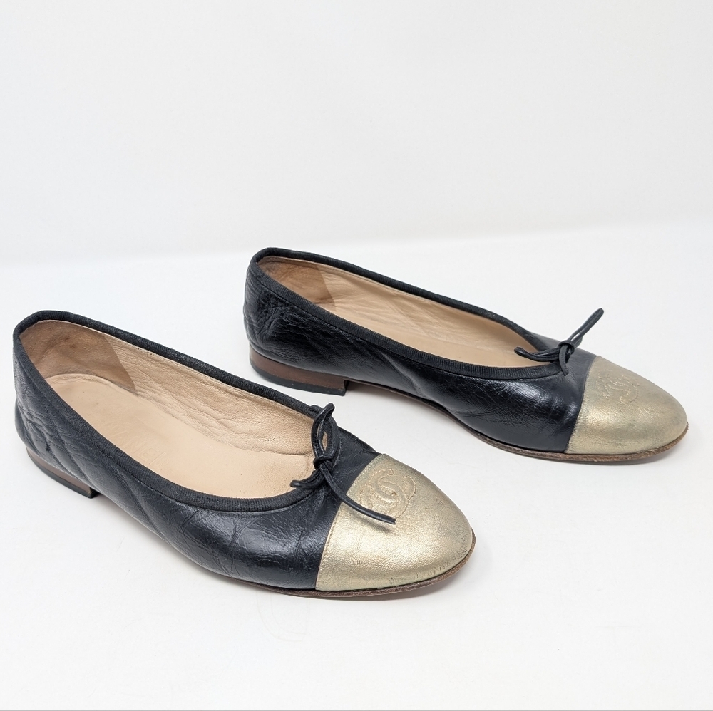 Chanel Black Gold CC Ballet Flats Cap Toe Size 37.5 Leather Monogram - Picture 2 of 13